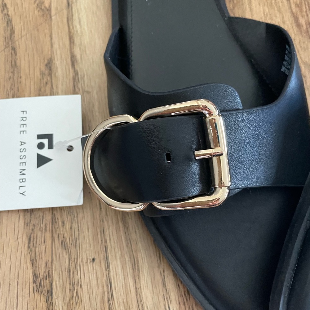 Free Assembly Black Buckle Sandals - Picture 2 of 4